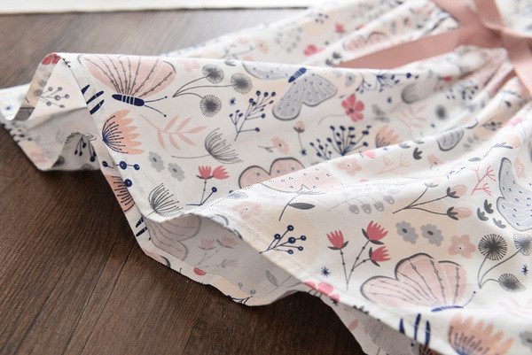 Kivágott pillangós gyerekruha modell