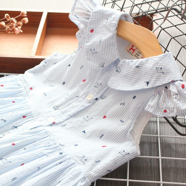 Modern gyerek csíkos fűzőlyuk ruhával és gombokkal