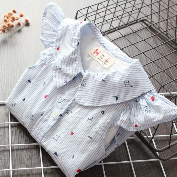 Modern gyerek csíkos fűzőlyuk ruhával és gombokkal