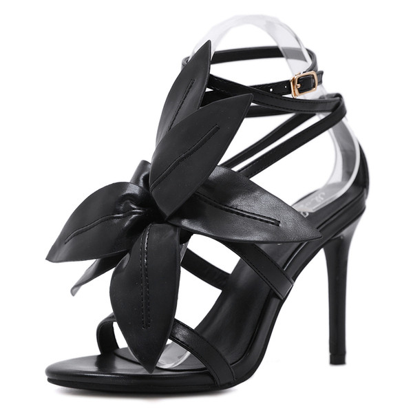 Női szandál új modellje 3D elemmel és vékony sarokkal