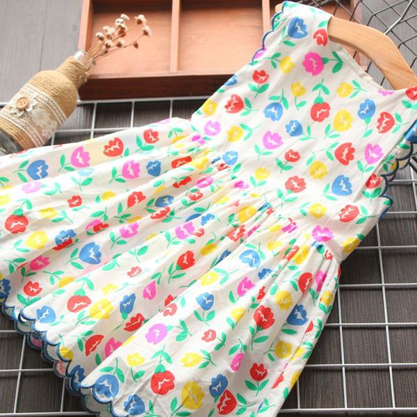 Vágott virágos gyerekruha ovális nyakkivágással