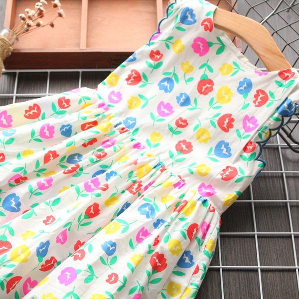 Vágott virágos gyerekruha ovális nyakkivágással