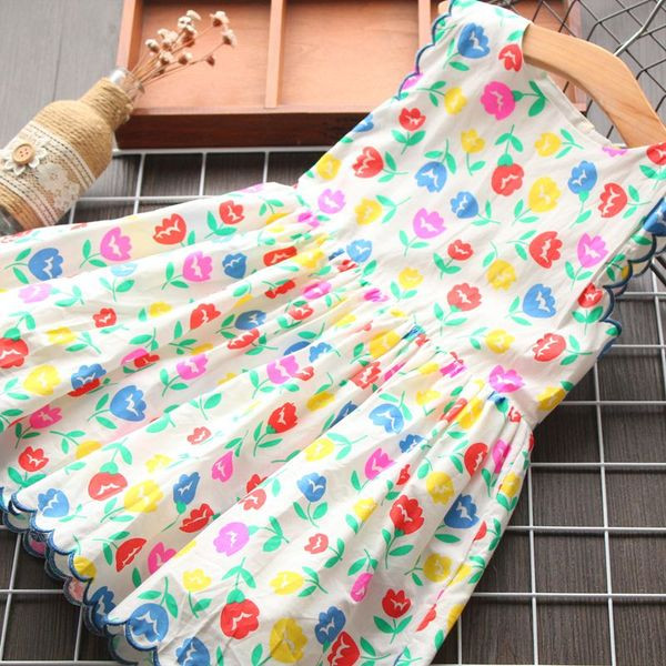 Vágott virágos gyerekruha ovális nyakkivágással