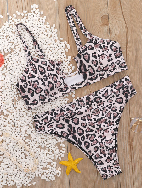 Kétrészes fürdőruha leopárdmintával és magas derekú nadrággal