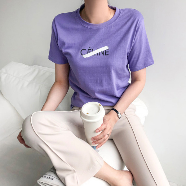 Alkalmi női póló felirattal, ovális nyakkivágással