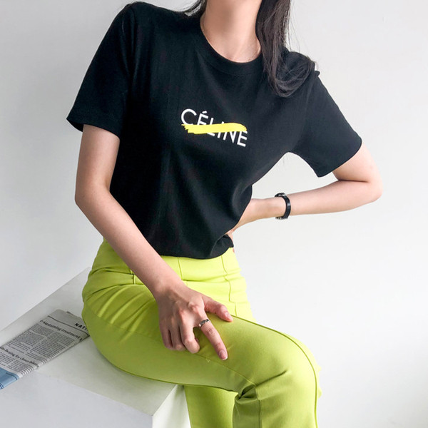 Alkalmi női póló felirattal, ovális nyakkivágással