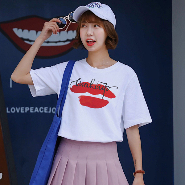 Alkalmi női póló széles modell rövid ujjú rátéttel