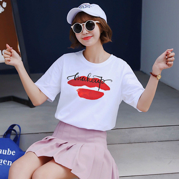 Alkalmi női póló széles modell rövid ujjú rátéttel