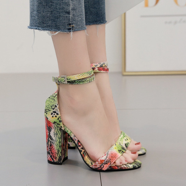 Modern női szandál vastag sarokkal, öko bőrből