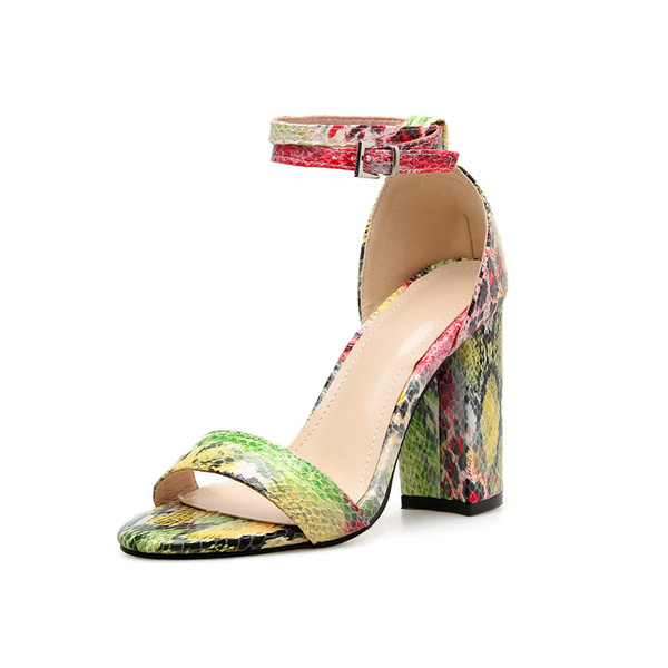 Modern női szandál vastag sarokkal, öko bőrből