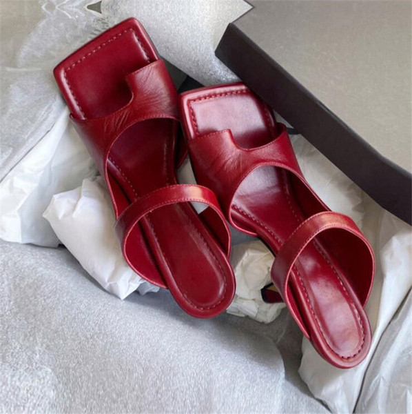 Öko bőrből készült vékony sarkú női papucs