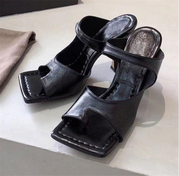 Öko bőrből készült vékony sarkú női papucs