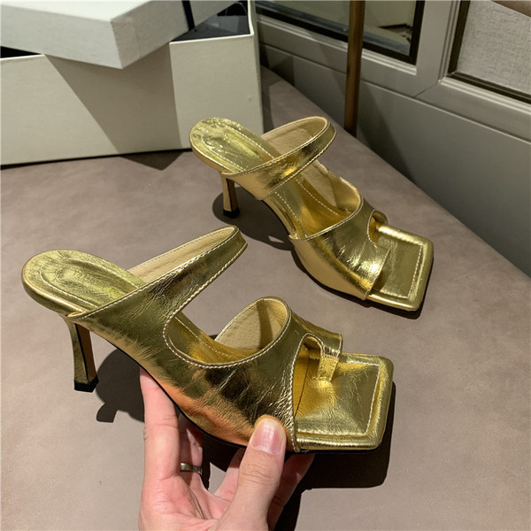 Öko bőrből készült vékony sarkú női papucs