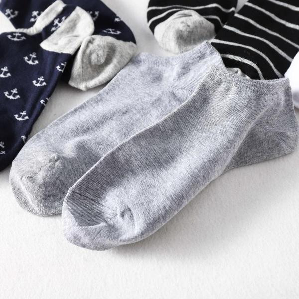 Férfi bokáig érő zokni - 4 db-os készlet.