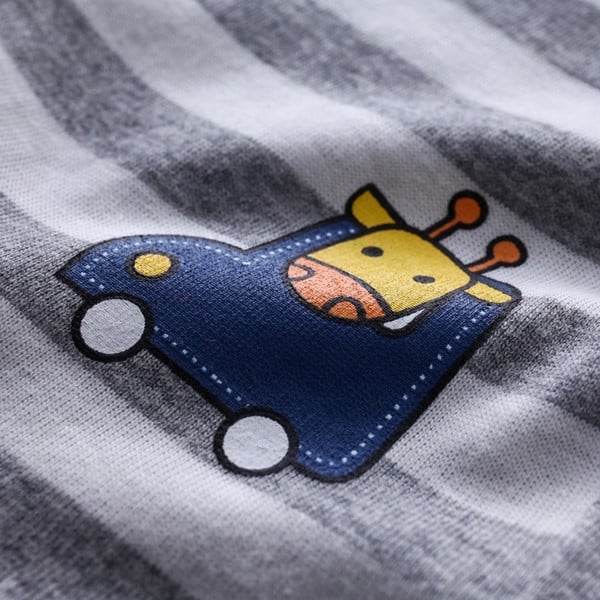 Alkalmi csíkos gyerek rövidnadrág fiúknak rátéttel