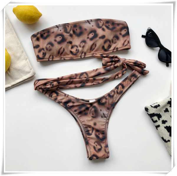 Ženski kupaći kostim s leopard uzorkom i gornjim dijelom s vrpcom