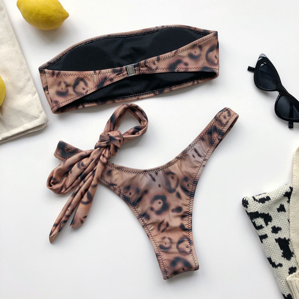 Ženski kupaći kostim s leopard uzorkom i gornjim dijelom s vrpcom