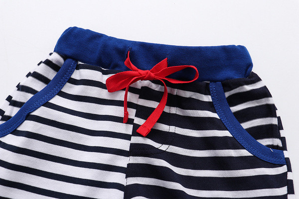 Gyerek rövidnadrág fiúknak nyakkendővel és zsebbel