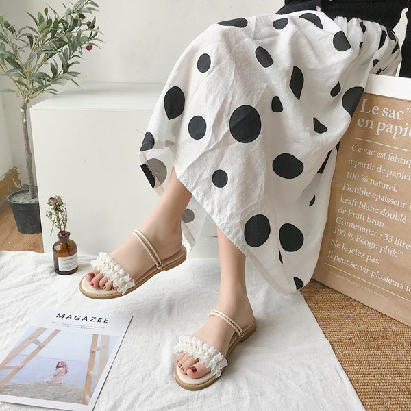 Дамски сандали с равна подметка и перли 