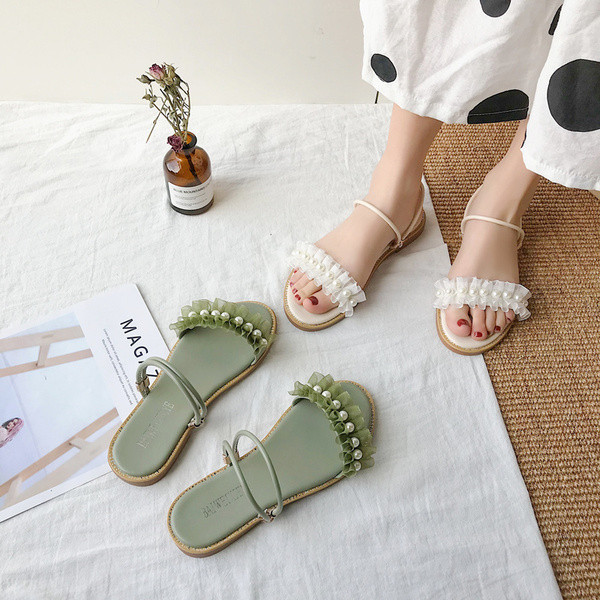 Дамски сандали с равна подметка и перли 