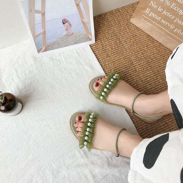 Дамски сандали с равна подметка и перли 