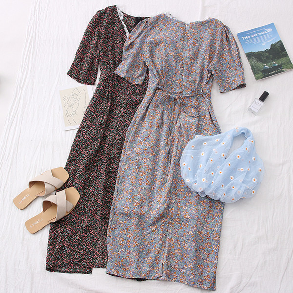 Színes női ruha csipkével és spitz nyakkivágással