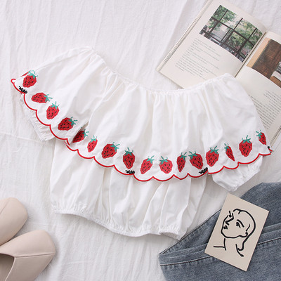Bluză de damă modernă cu decolteu barcă și broderie