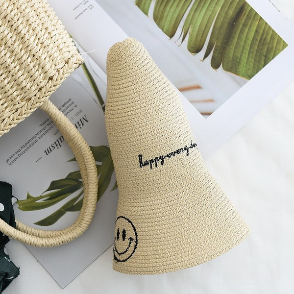 Alkalmi női sapka strandra illő felirattal