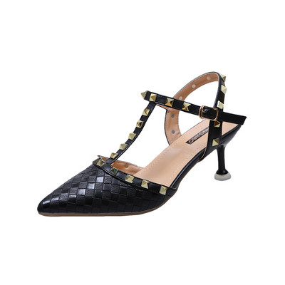 Pantofi de dama eleganti cu toc mic de 6 cm si bareta - model ascutit