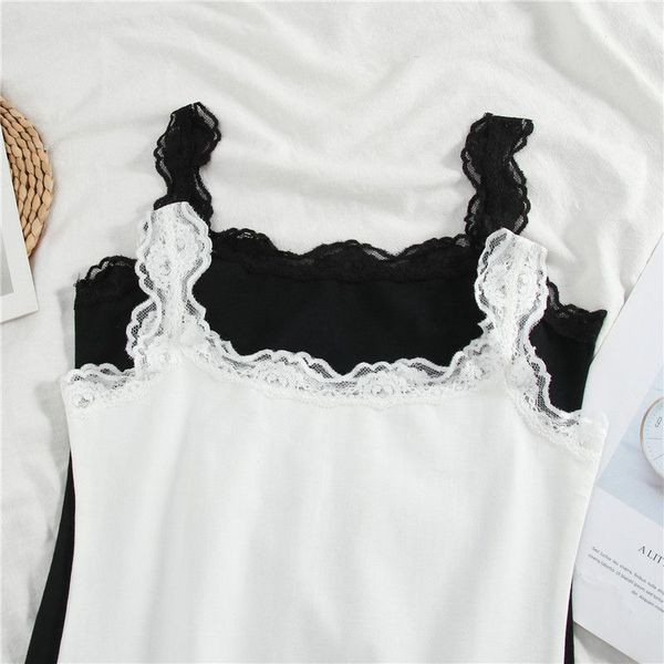 Modern női felső, széles pántokkal és csipkével