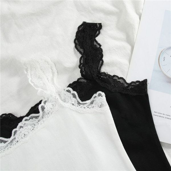 Modern női felső, széles pántokkal és csipkével