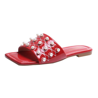 Papuci de dama din piele lacuita cu talpa plata si perle