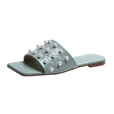Papuci de dama din piele lacuita cu talpa plata si perle