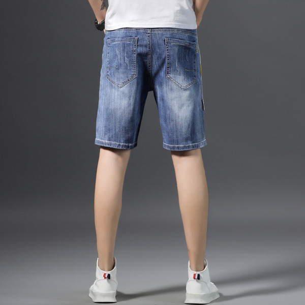 Modern férfi farmer rövidnadrág hímzéssel és zsebekkel