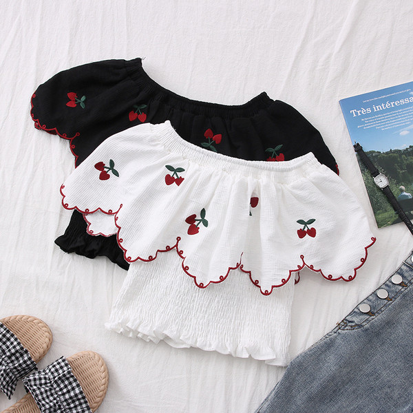 Új modell női blúz hímzéssel