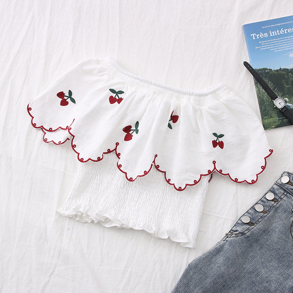 Új modell női blúz hímzéssel