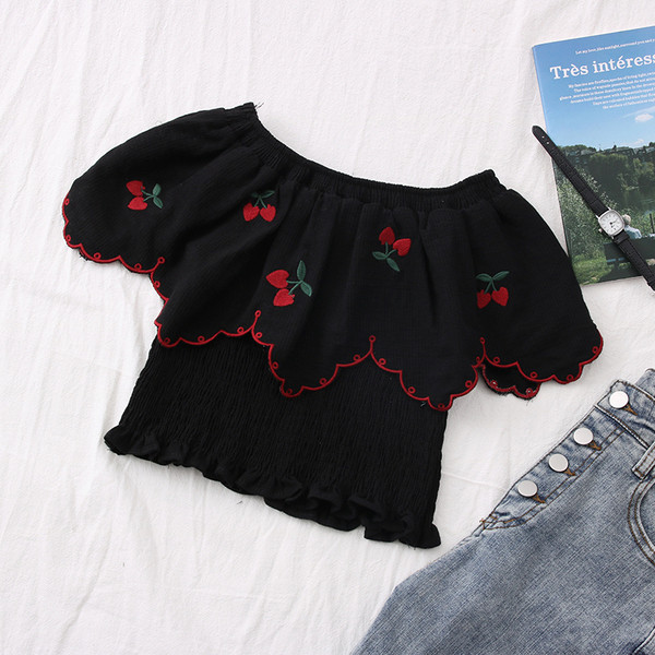 Új modell női blúz hímzéssel