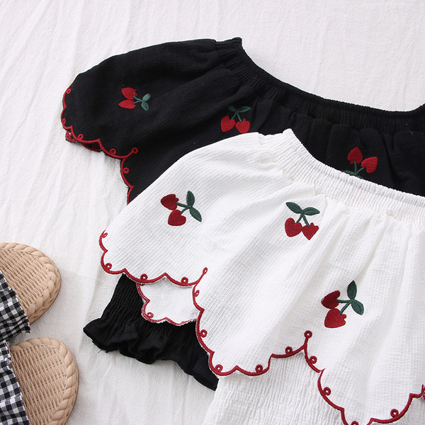 Új modell női blúz hímzéssel