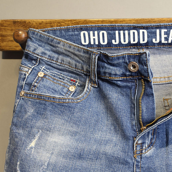 Lezser férfi farmer rövidnadrág szakadt motívumokkal