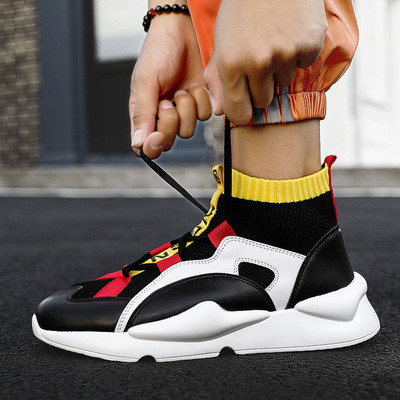 Model nou de adidași pentru bărbați - tip șosetă