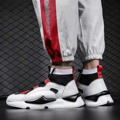 Model nou de adidași pentru bărbați - tip șosetă