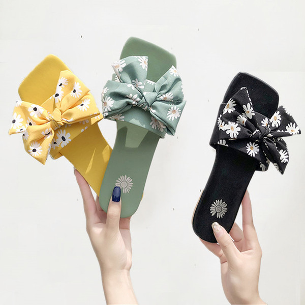 Modern női papucs virágszalaggal