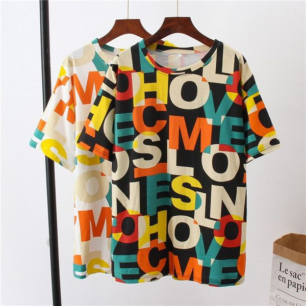 Modern póló feliratokkal és rövid ujjal