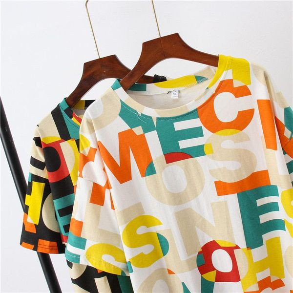 Modern póló feliratokkal és rövid ujjal