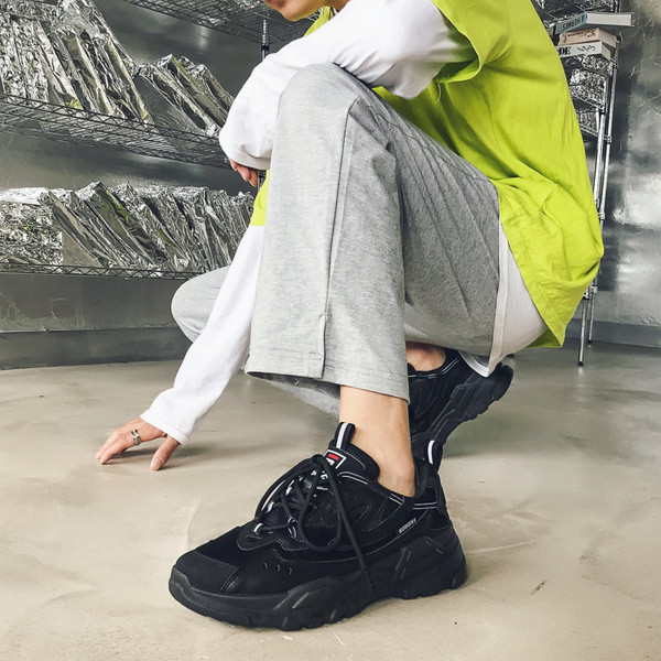 Öko bőrből és textilből készült fűzős férfi tornacipő új modellje