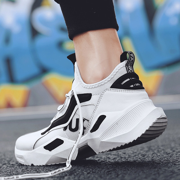 Légáteresztő férfi tornacipő új modellje durva talppal