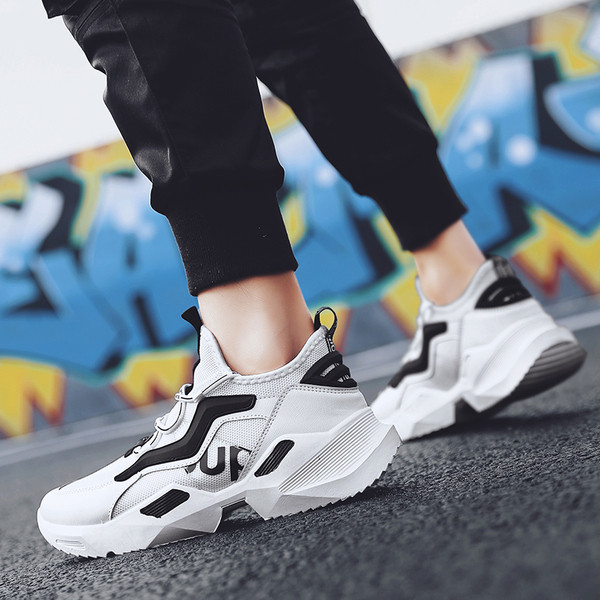 Légáteresztő férfi tornacipő új modellje durva talppal