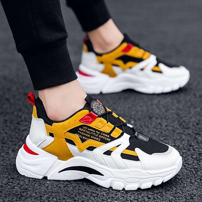 Adidași moderni pentru bărbați - cu talpă aspră și șireturi