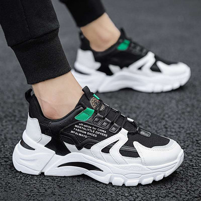 Adidași moderni pentru bărbați - cu talpă aspră și șireturi