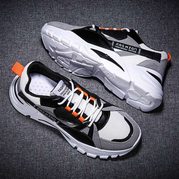 Modern férfi tornacipő - durva talppal és fűzővel